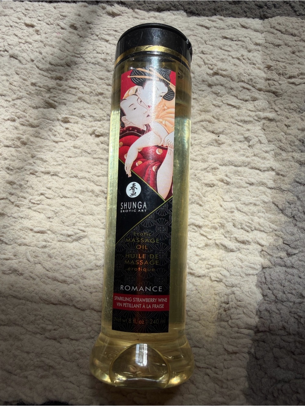 SHUN Romance Sparkling Strawberry Wine Massage Oil - Yellow & Black